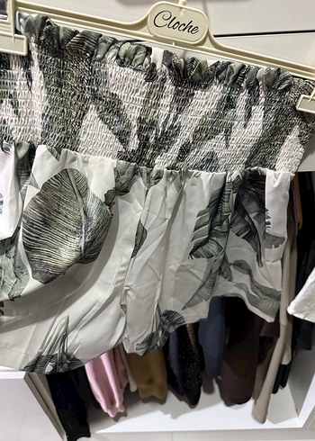 Beyaz Volanlı bluz şort takımı - Görsel 4