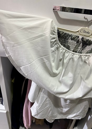 Beyaz Volanlı bluz şort takımı - Görsel 3