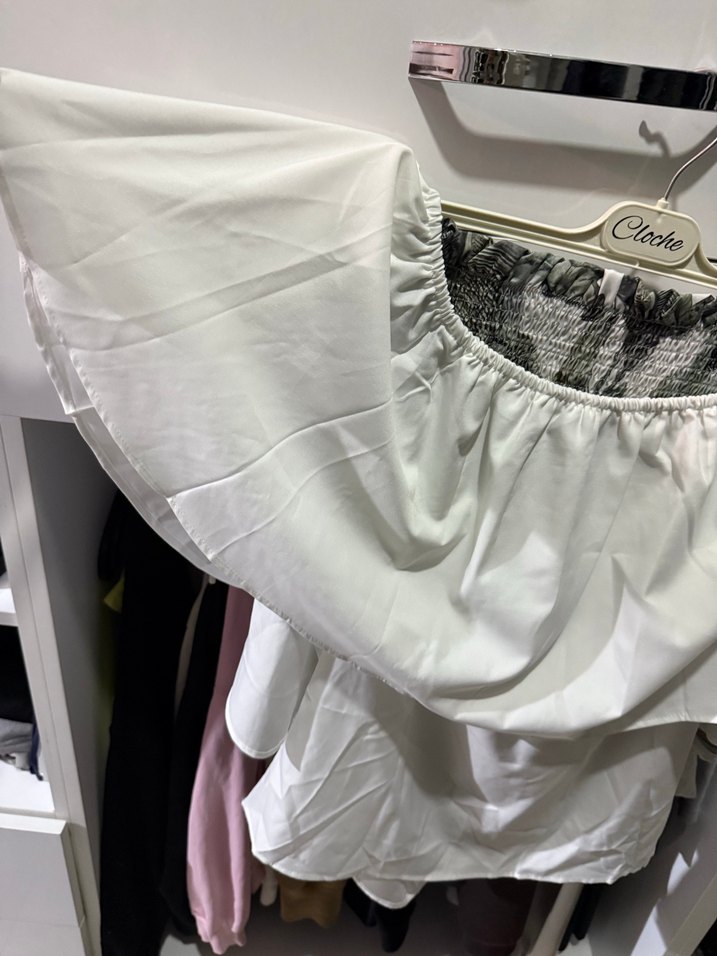 Beyaz Volanlı bluz şort takımı - Görsel 3