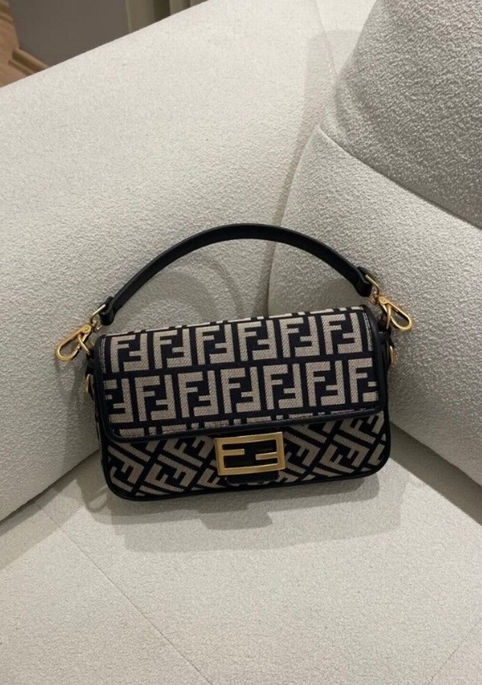 Premium ürün orijinal sertifikalı toz torbalı kadın omuz çantası - Görsel 2