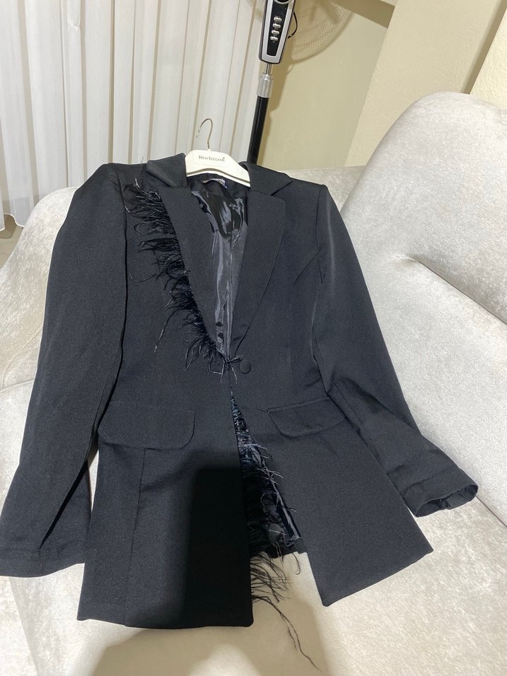 Uzun Siyah Kadın Blazer, Çentikli Yaka, Yırtmaçlı - Görsel 3