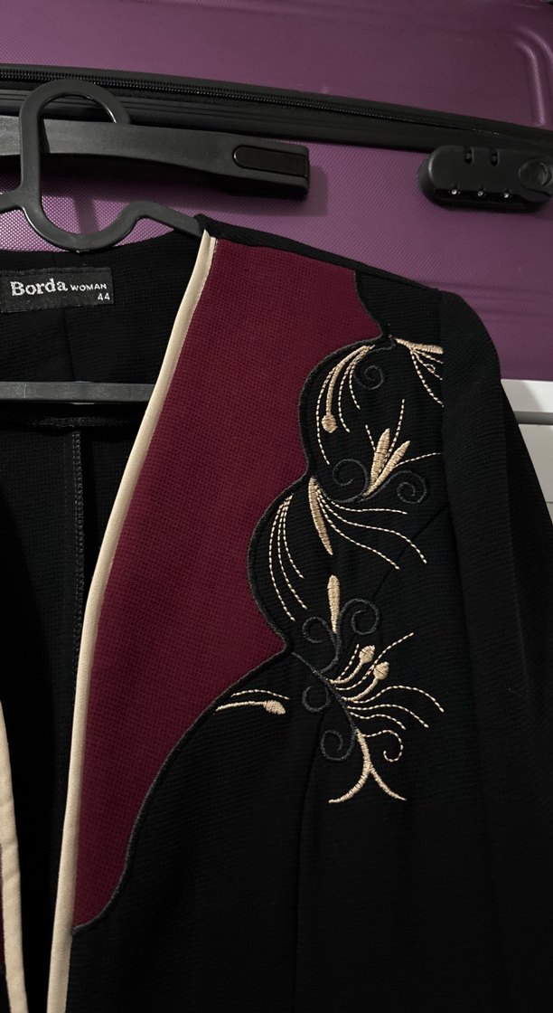 Bordo İşlemeli Uzun Kadın Klasik Kaban - Görsel 4