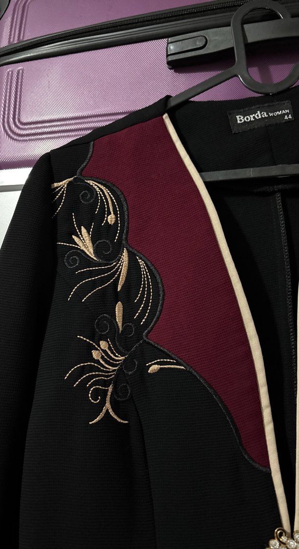 Bordo İşlemeli Uzun Kadın Klasik Kaban - Görsel 5