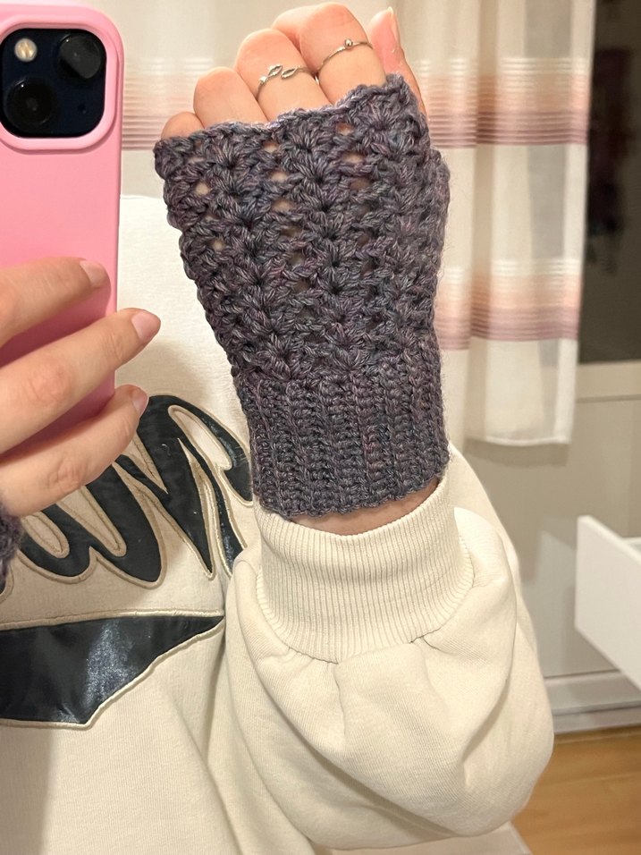 Gri Örgü Parmaksız Kadın Eldiveni - Görsel 2