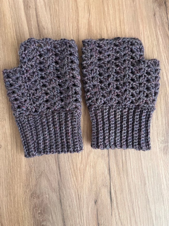 Gri Örgü Parmaksız Kadın Eldiveni - Görsel 3