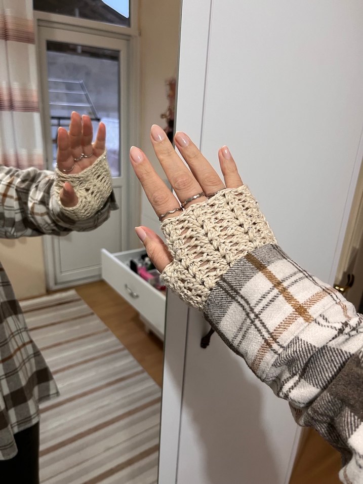 Bej Örgü Pullu Kadın Eldiven - Görsel 3
