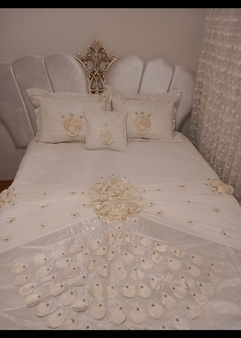 Nakışlı kırık  Beyaz Yatak Örtüsü - Görsel 3