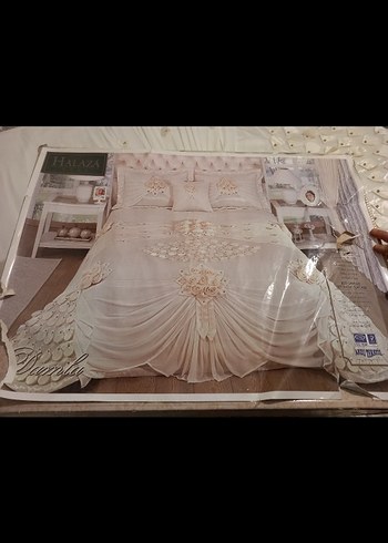 Nakışlı kırık  Beyaz Yatak Örtüsü - Görsel 7