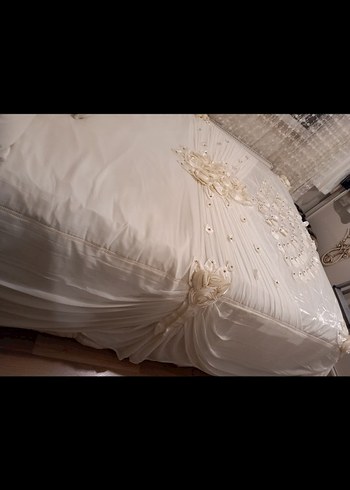 Nakışlı kırık  Beyaz Yatak Örtüsü - Görsel 6