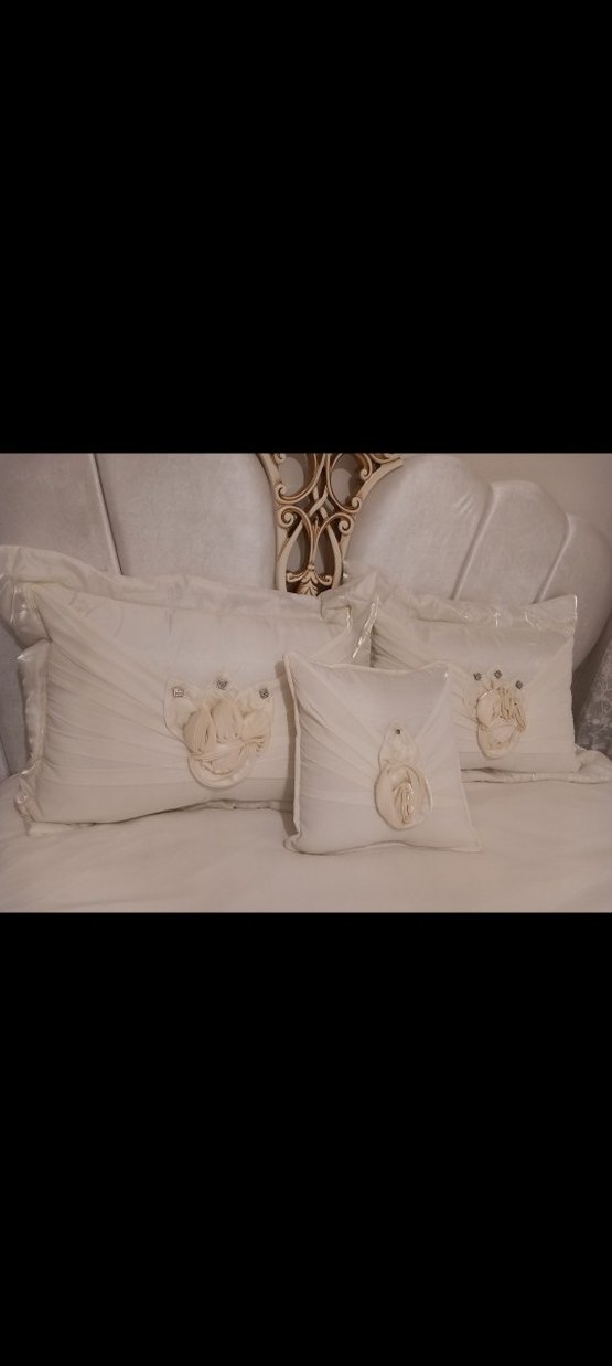 Nakışlı kırık  Beyaz Yatak Örtüsü - Görsel 5