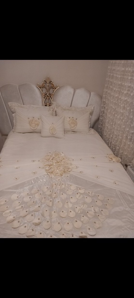 Nakışlı kırık  Beyaz Yatak Örtüsü - Görsel 4