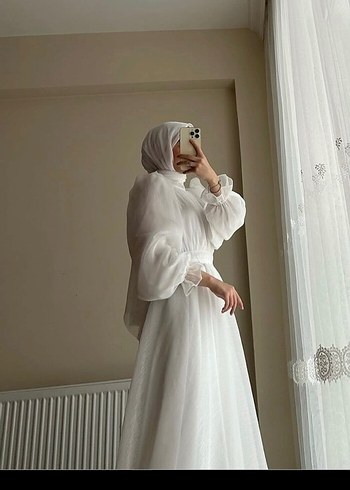 Beyaz Uzun Kollu Dökümlü Tesettür Abiye - Görsel 3