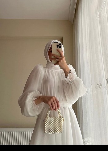 Beyaz Uzun Kollu Dökümlü Tesettür Abiye - Görsel 2