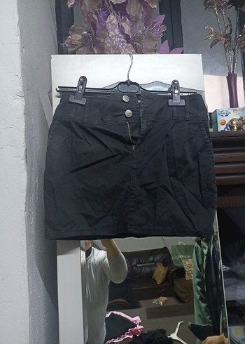 Kemer Detaylı Siyah Mini Etek - Görsel 2