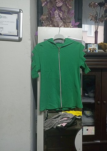 Yeşil Kısa Kollu Fırfırlı Kadın Tişört - Görsel 2