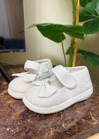 Kız Çocuk Beyaz Cırtlı Babet Ayakkabı - Görsel 3