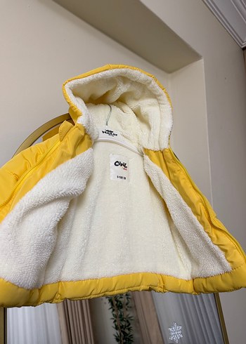 Sarı Kapüşonlu Kürklü Erkek Çocuk Mont - Görsel 3