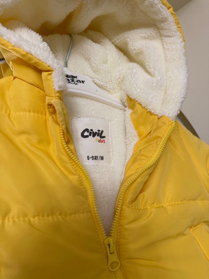 Sarı Kapüşonlu Kürklü Erkek Çocuk Mont - Görsel 2