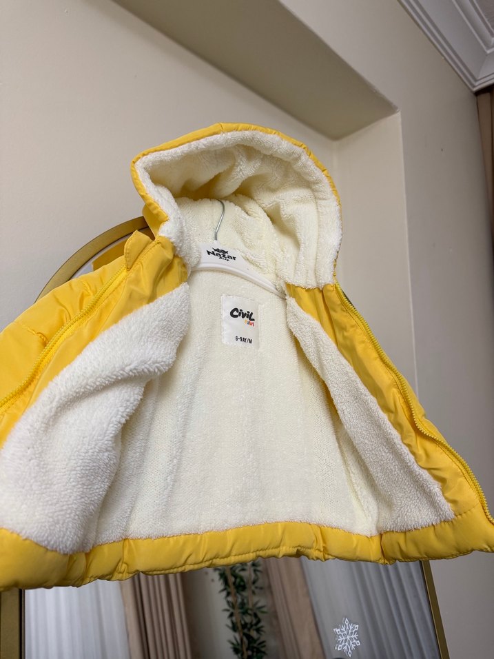 Sarı Kapüşonlu Kürklü Erkek Çocuk Mont - Görsel 3