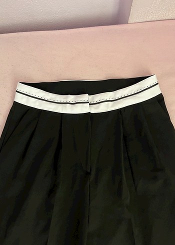 Kadın Siyah Pilili Midi Kumaş Pantolon - Görsel 2