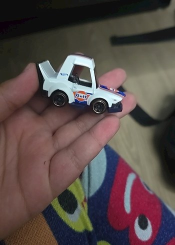 Renkli Detaylı Beyaz Oyuncak Araba - Görsel 2