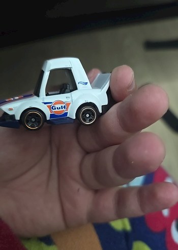 Renkli Detaylı Beyaz Oyuncak Araba - Görsel 3