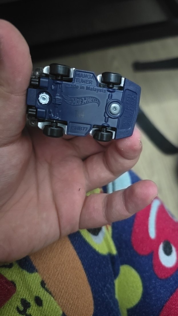 Renkli Detaylı Beyaz Oyuncak Araba - Görsel 4