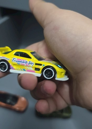 Sarı Renkli Oyuncak Araba - Görsel 2