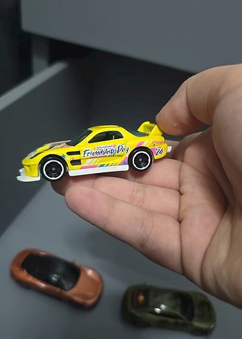 Sarı Renkli Oyuncak Araba - Görsel 3