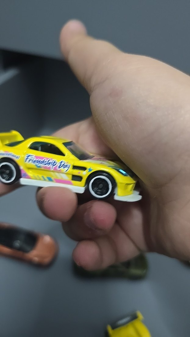 Sarı Renkli Oyuncak Araba - Görsel 2