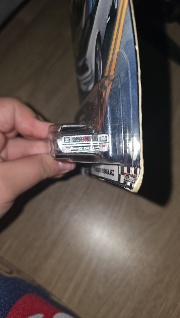 Hot Wheels 77 Holden Torana X Beyaz Oyuncak Araba - Görsel 2