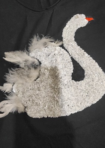 Tüy Detaylı Kuğu Baskılı Kısa Koll Tişört - Görsel 2