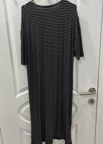 Siyah Çizgili Uzun Kadın Elbise - Görsel 3