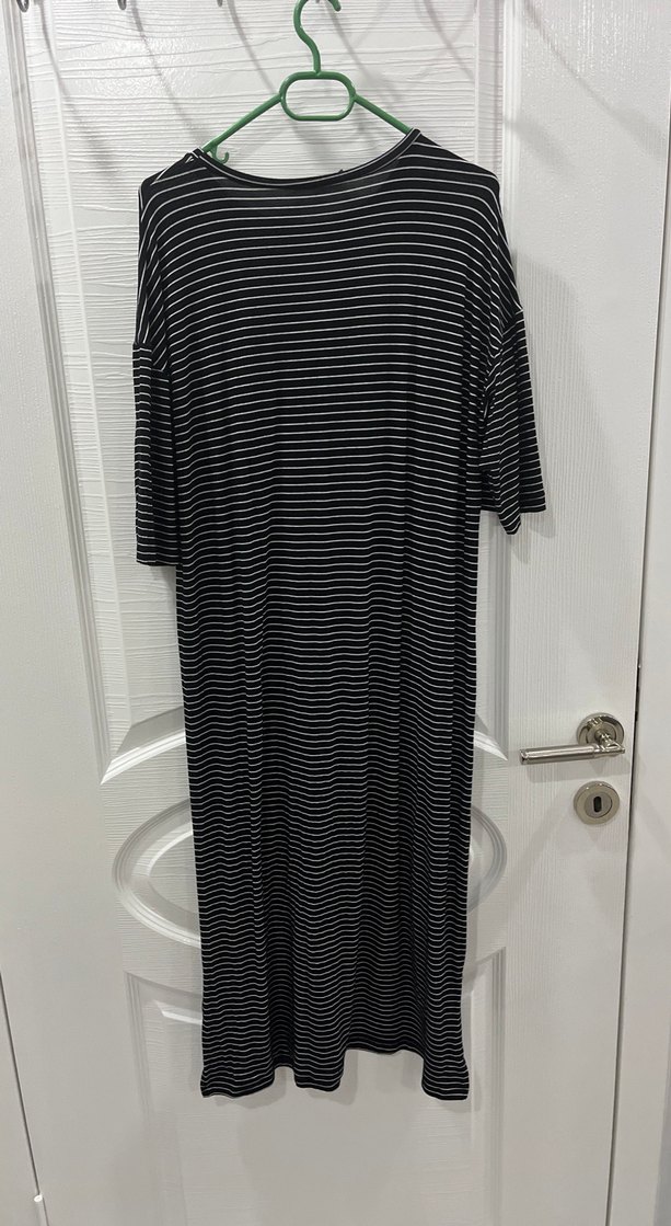 Siyah Çizgili Uzun Kadın Elbise - Görsel 3