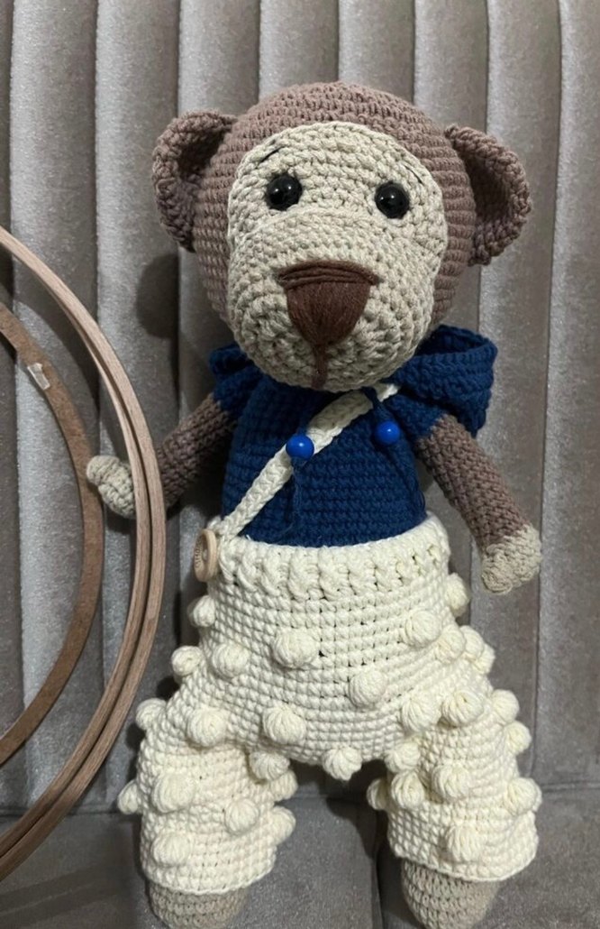 Renkli Mavi Kıyafetli Örgü Oyuncak Maymun - Görsel 2