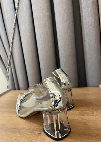 Gri Parlak Desenli plastik Topuklu Kadın Ayakkabı - Görsel 4