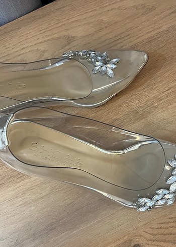 Gri Parlak Desenli plastik Topuklu Kadın Ayakkabı - Görsel 2