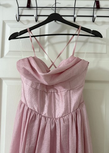 Pudra Pembe Uzun İnce Askılı Sırt Dekolteli Yırtmaçlı Abiye - Görsel 3