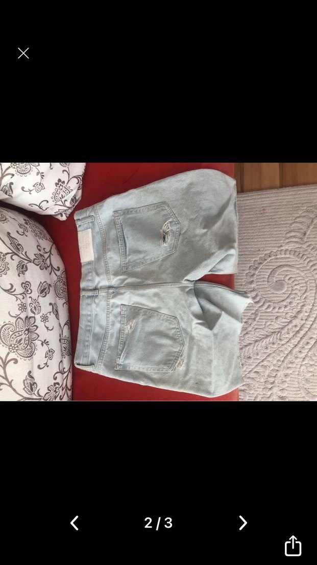 Bershka Yırtık Denim Kot Şort - Görsel 2