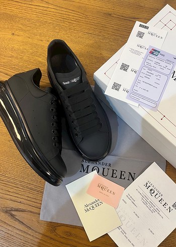 Alexander McQueen 42