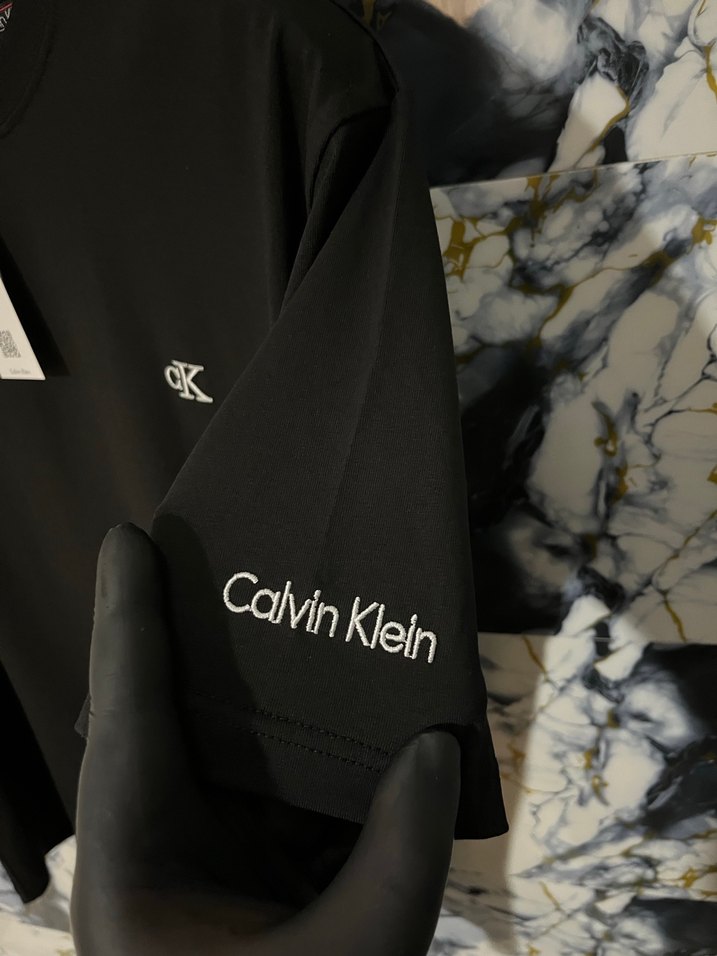 CALVIN KLEIN BATTAL BEDEN TİŞÖRT - Görsel 3