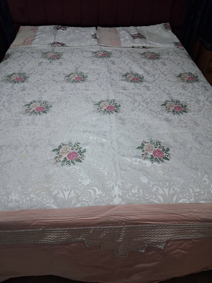 İşlemeli  dantellı Beyaz Yatak Örtüsü - Görsel 2