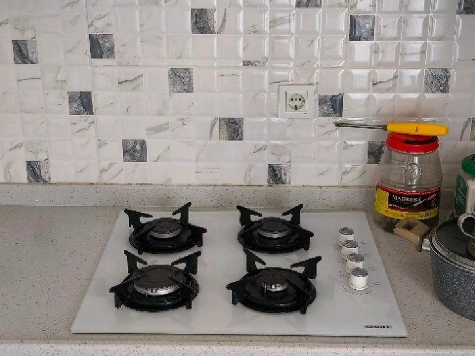 KUMTEL Beyaz Cam Yüzeyli 4 Gözlü Ocak - Görsel 3