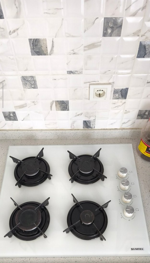 KUMTEL Beyaz Cam Yüzeyli 4 Gözlü Ocak - Görsel 5