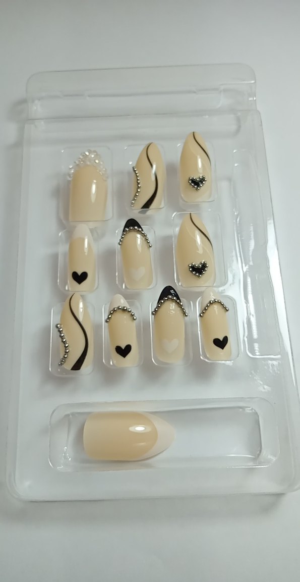 Bej Renkli Taşlı Tırnak Süslemeleri,el emeği - Görsel 3