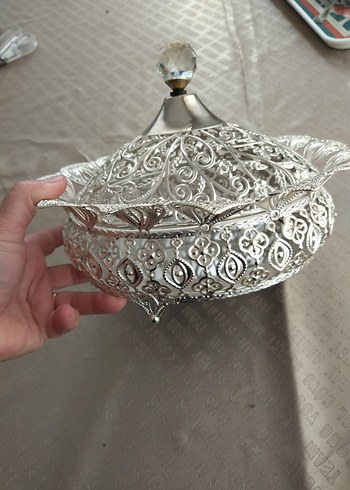 Çiçek Desenli Parlak Beyaz Metal Kapaklı Tabak - Görsel 2