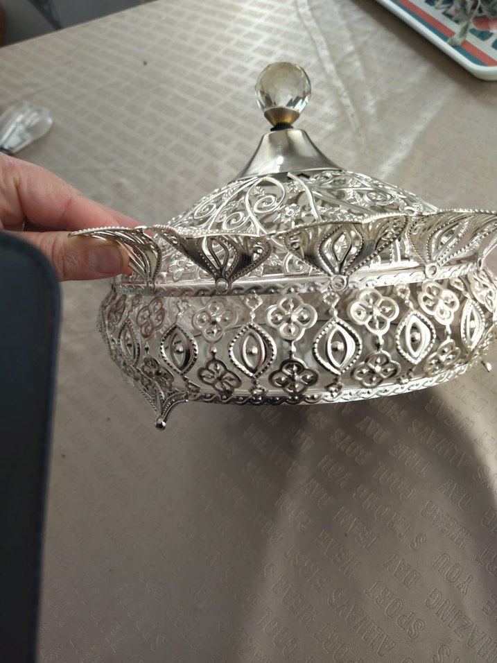 Çiçek Desenli Parlak Beyaz Metal Kapaklı Tabak - Görsel 3