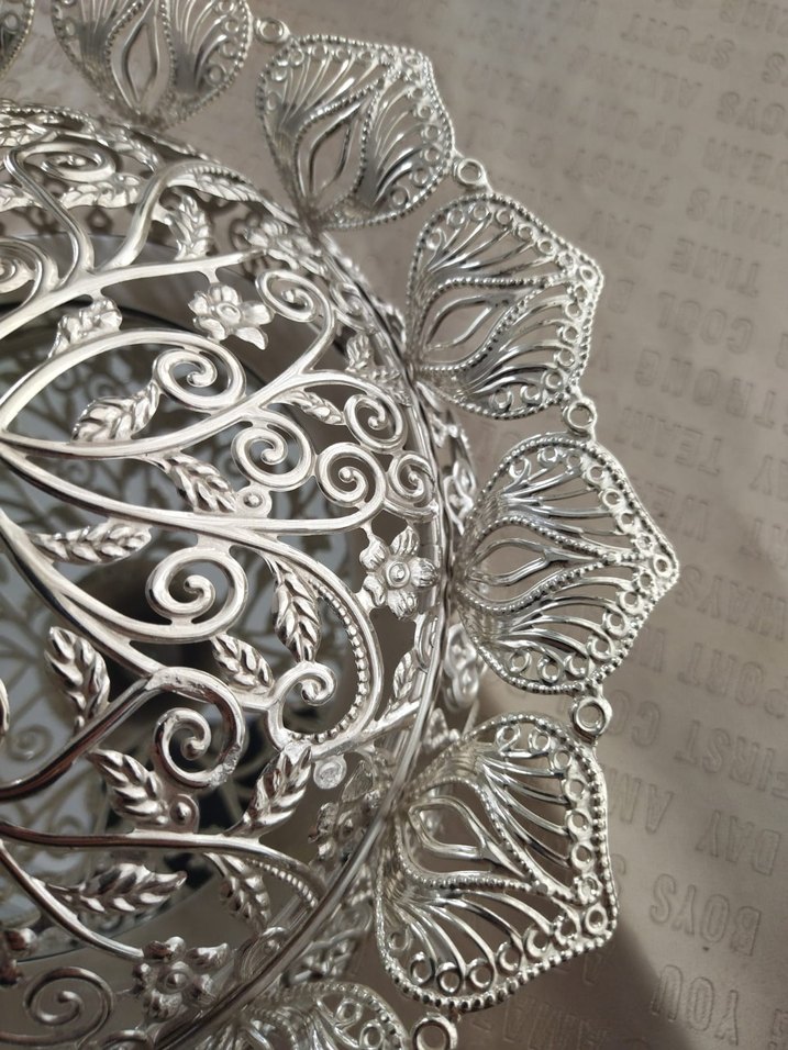 Çiçek Desenli Parlak Beyaz Metal Kapaklı Tabak - Görsel 5