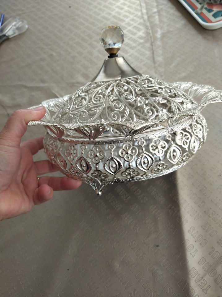 Çiçek Desenli Parlak Beyaz Metal Kapaklı Tabak - Görsel 2