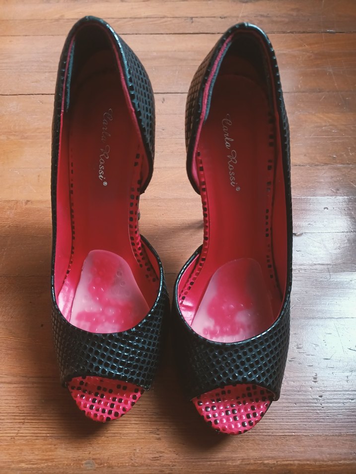 Siyah ve Kırmızı Renkli Dokulu Topuklu Kadın Ayakkabı - Görsel 2
